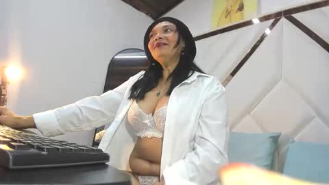 Snapshot of valeria_gil_ chatting on 04.19.26 valeria_gil_ online show from 04.19.26