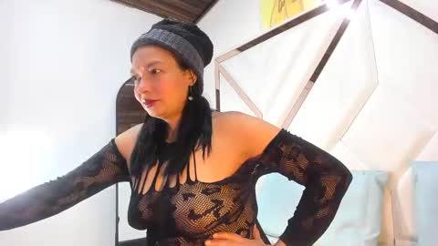 Snapshot of valeria_gil_ chatting on 04.28.26 valeria_gil_ online show from 04.28.26