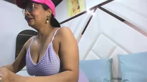 Snapshot of valeria_gil_ chatting on 04.29.26 valeria_gil_ online show from 04.29.26