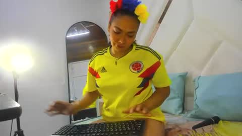 Snapshot of valeria_gil_ chatting on 06.27.26 valeria_gil_ online show from 06.27.26