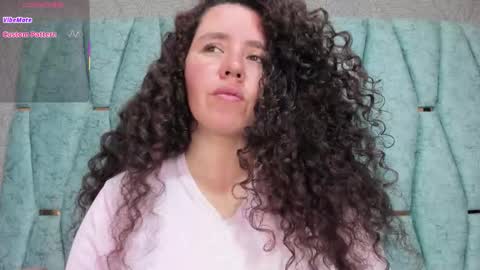 Snapshot of valeriaa_soler chatting on 10.15.25 Valeria online show from 10.15.25