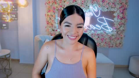 Snapshot of valeriaroldanx chatting on 02.05.25 Valeria online show from 02.05.25