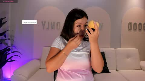 Snapshot of valeriaroldanx chatting on 05.13.26 Valeria online show from 05.13.26