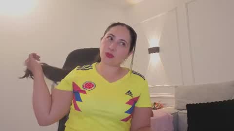Snapshot of valeriavg_ chatting on 06.17.26 VALERIA online show from 06.17.26