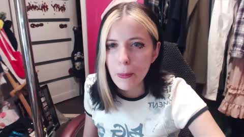 ValeriaXKiss online show from 02.22.25