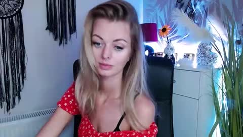 Snapshot of valerieluvsugar chatting on 02.10.25 Valerie online show from 02.10.25