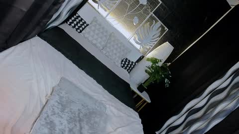 Snapshot of valerieriches chatting on 12.08.24 Valerie online show from 12.08.24