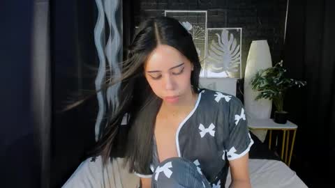 Snapshot of valerieriches chatting on 02.17.25 Valerie online show from 02.17.25