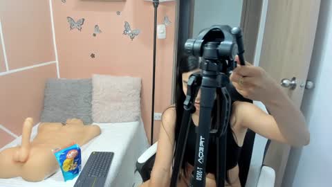 Juli C online show from 12.19.24