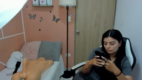 Juli C online show from 12.23.24