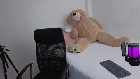 Juli C online show from 12.21.25