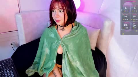 Snapshot of valeriia_moon chatting on 01.04.25 Valeria GomezGMT-5 2200-0600 online show from 01.04.25
