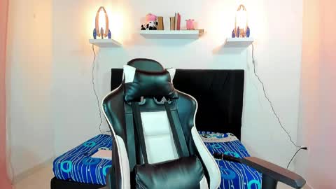 Snapshot of valeriie_pretty chatting on 02.19.25 Vale online show from 02.19.25