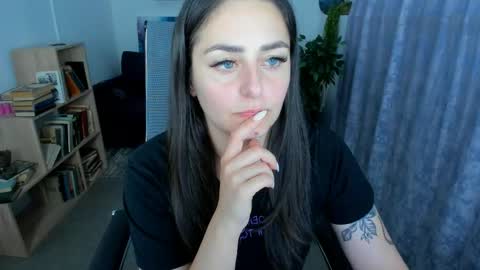 Snapshot of valeriiemills chatting on 06.01.26 Valerie online show from 06.01.26