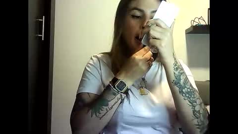 Snapshot of valery__rouse_ chatting on 05.20.26 Valery online show from 05.20.26