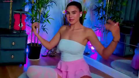 Snapshot of valery_evann chatting on 07.16.26 Valery online show from 07.16.26