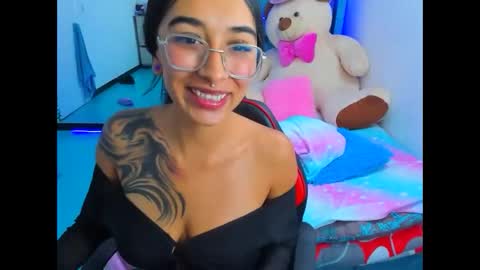 Snapshot of valery_taylor_1 chatting on 04.17.26 valery online show from 04.17.26