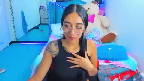Snapshot of valery_taylor_1 chatting on 04.18.26 valery online show from 04.18.26