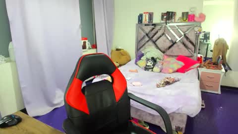 Snapshot of valery_taylor_1 chatting on 05.19.26 valery online show from 05.19.26