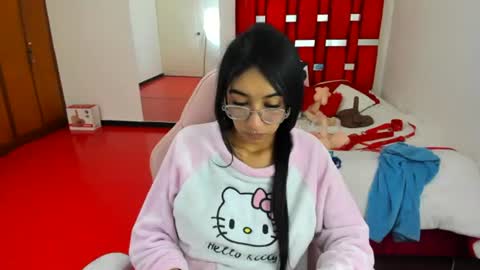 Snapshot of valery_taylor_1 chatting on 06.19.26 valery online show from 06.19.26
