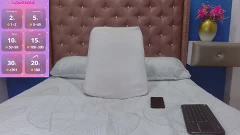 Snapshot of valerytunder chatting on 01.18.25 ValeryTunder online show from 01.18.25