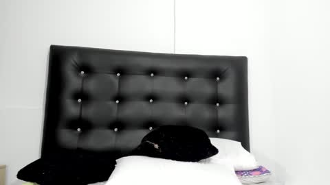 Snapshot of valeryyleon chatting on 01.27.25 ValeryLeon online show from 01.27.25