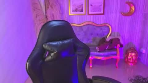 Snapshot of valkiria_ardent_s chatting on 12.20.25 Valkiria online show from 12.20.25