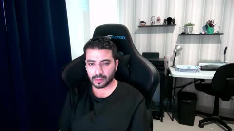 Snapshot of vallartamexi chatting on 11.02.25 Roberto Carlos online show from 11.02.25