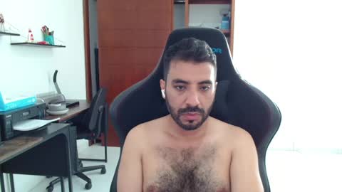 Snapshot of vallartamexi chatting on 05.17.26 Roberto Carlos online show from 05.17.26