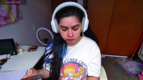 Im Violet online show from 01.21.25