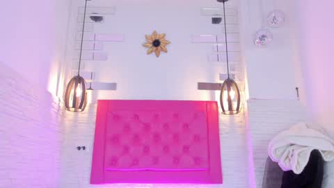 Snapshot of valloletsamar chatting on 02.04.25 Vallolet Peach  online show from 02.04.25