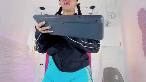 Snapshot of valloletsamar chatting on 02.09.25 Vallolet Peach  online show from 02.09.25