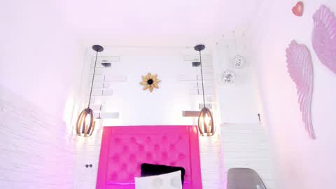 Snapshot of valloletsamar chatting on 02.14.25 Vallolet Peach  online show from 02.14.25