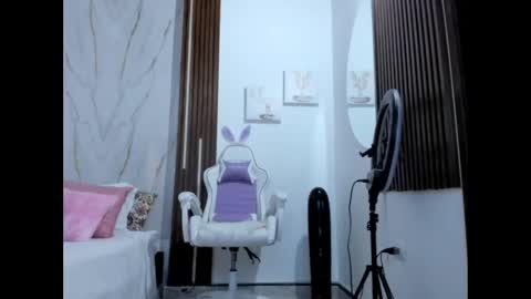 Snapshot of valloletsamar chatting on 09.13.25 Vallolet Peach  online show from 09.13.25