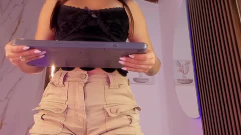 Snapshot of valloletsamar chatting on 09.17.25 Vallolet Peach  online show from 09.17.25