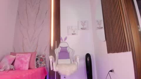 Snapshot of valloletsamar chatting on 09.25.25 Vallolet Peach  online show from 09.25.25