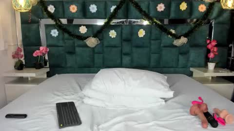 valtira nova online show from 12.15.25