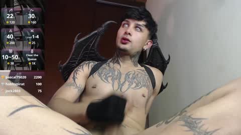 david guzman i model independenthelp me with a thumbs up online show from 01.07.25