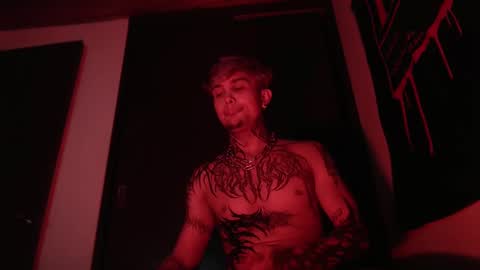 david guzman i model independenthelp me with a thumbs up online show from 02.11.25