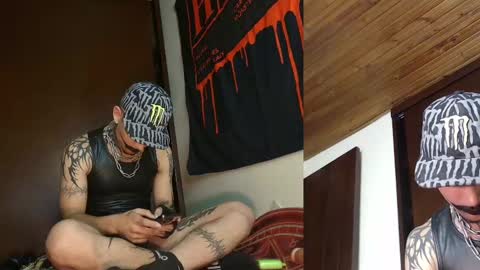 david guzman i model independenthelp me with a thumbs up online show from 02.19.25