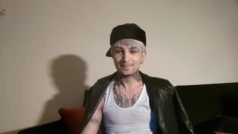 david guzman i model independenthelp me with a thumbs up online show from 03.04.25