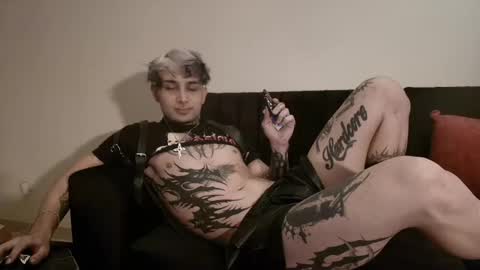 david guzman i model independenthelp me with a thumbs up online show from 03.05.25