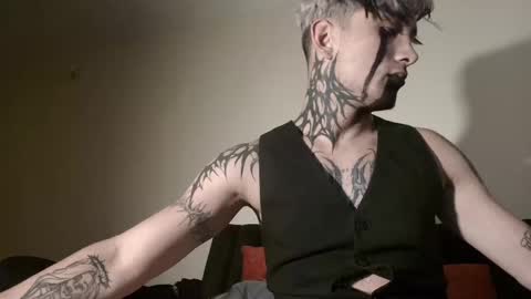 david guzman i model independenthelp me with a thumbs up online show from 03.07.25