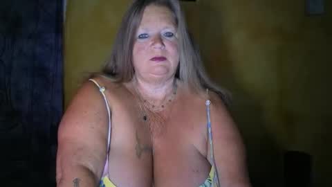 Snapshot of vampwoman chatting on 04.05.26 vampwoman online show from 04.05.26