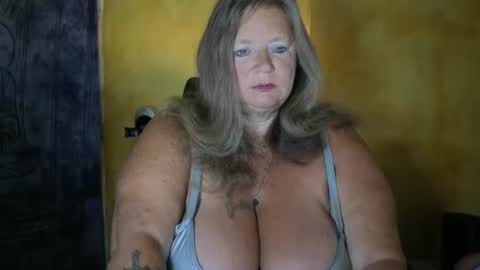 Snapshot of vampwoman chatting on 05.05.26 vampwoman online show from 05.05.26