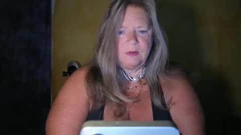 Snapshot of vampwoman chatting on 05.08.26 vampwoman online show from 05.08.26