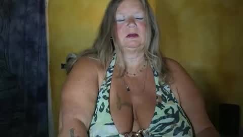 Snapshot of vampwoman chatting on 05.20.26 vampwoman online show from 05.20.26