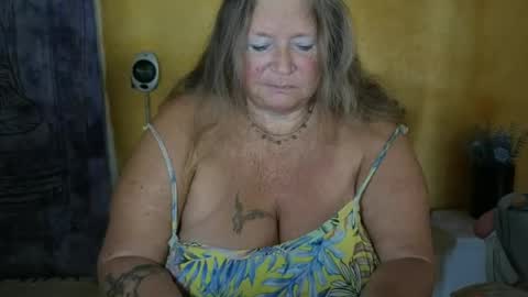 Snapshot of vampwoman chatting on 06.25.26 vampwoman online show from 06.25.26