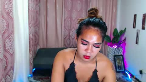 Snapshot of vampy_ebony_laxine chatting on 09.30.25 vampy_ebony_laxine online show from 09.30.25