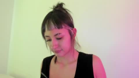 Snapshot of vandalovee chatting on 04.19.26 Babi Alu online show from 04.19.26